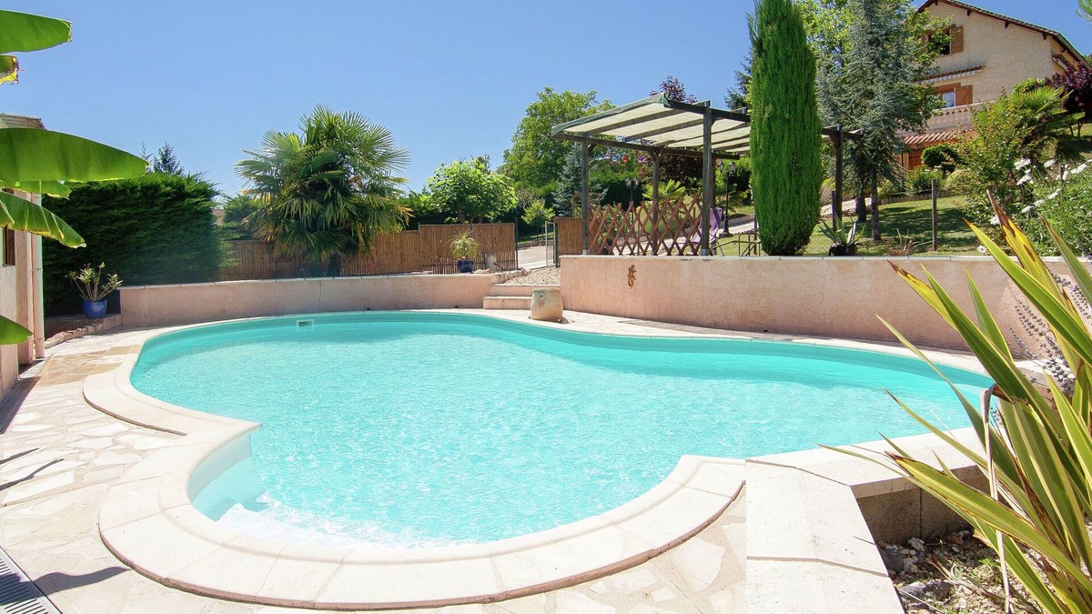 Manzac-sur-Vern House | Comfortable holiday home with private swimming pool, plenty of space and privacy