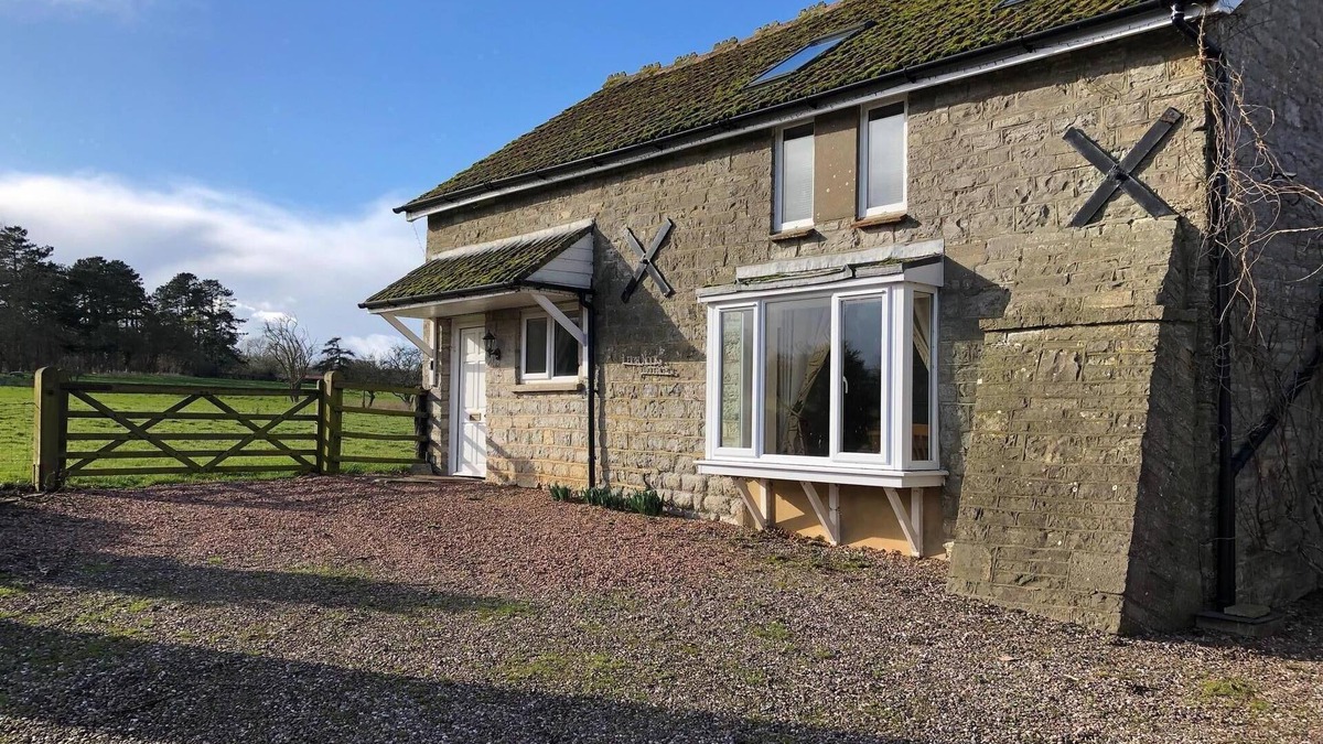 Street Cottage | Comfortable Holiday Cottage in the Heart of Somerset (2 ensuite bedrooms)