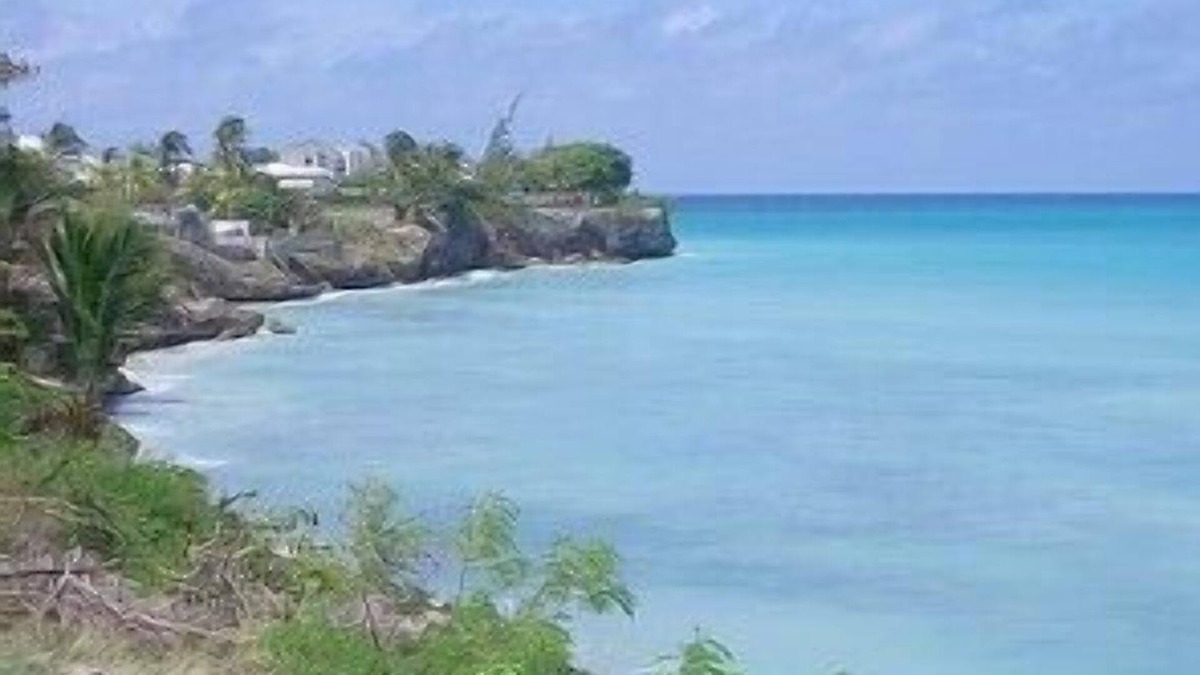 Enterprise House | Comfortable Holiday Home with Pool in Perfect Location : Miami Beach + Freights