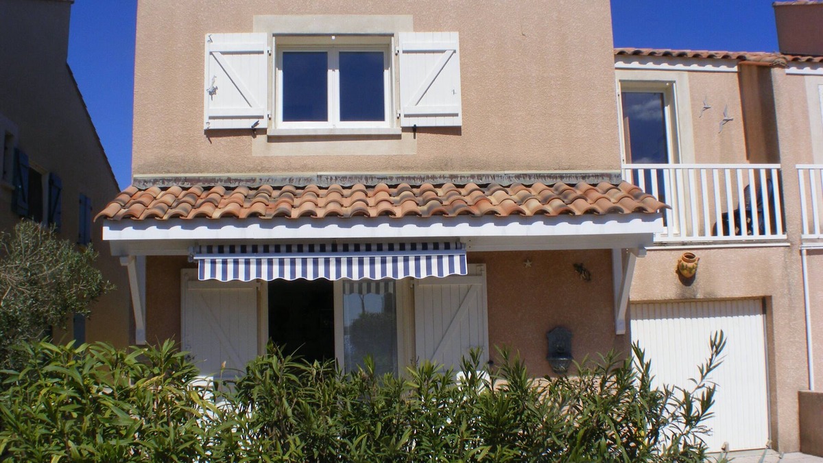 Gruissan House | comfortable holiday home with view to the lake and the sea, near the beach, pets