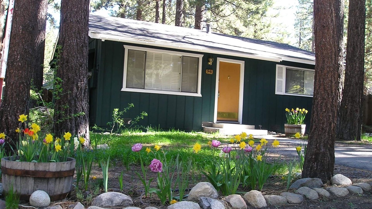 Al Tahoe House | COMFORTABLE HOME NEAR THE LAKE AND SKIING