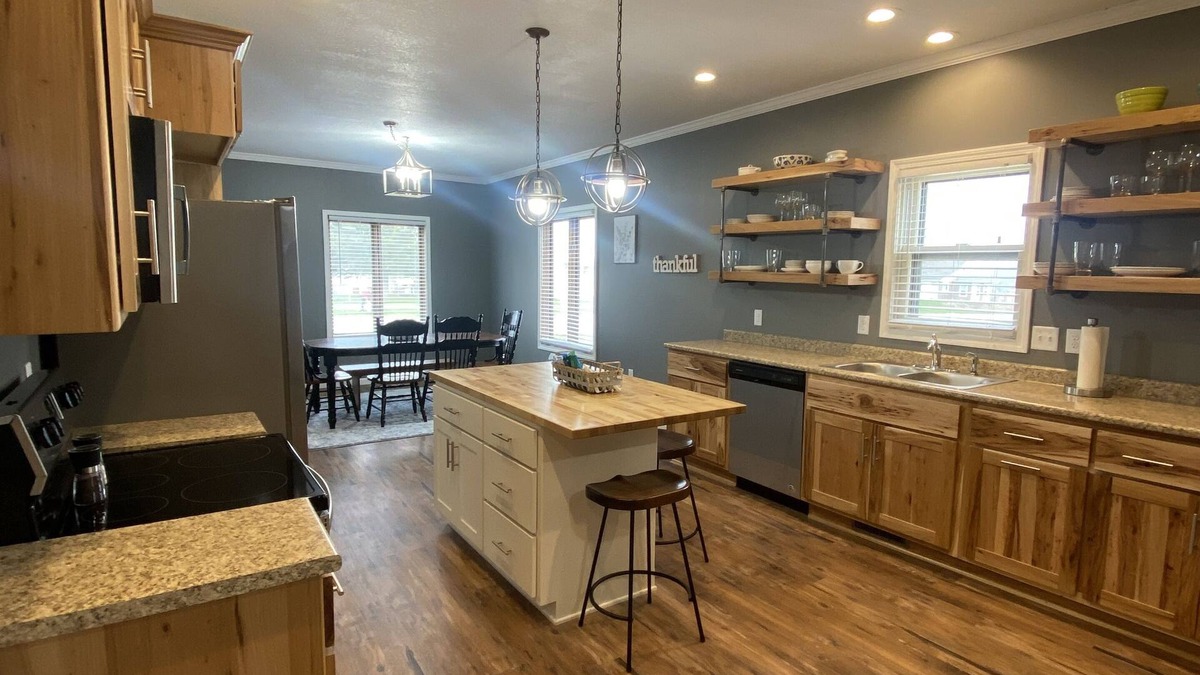 Laotto House | Comfortable home for the family, close to Fort Wayne, Auburn, Churubusco, Avilla