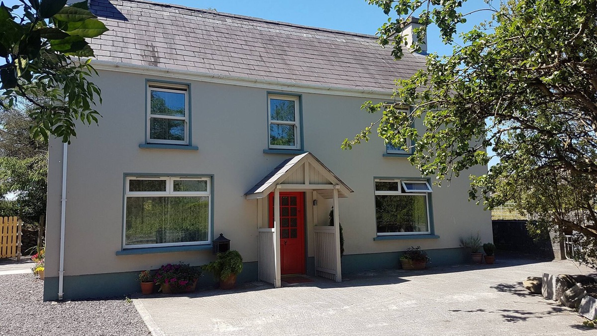 Dingle House | Comfortable Home in a beautiful part of Dingle Town