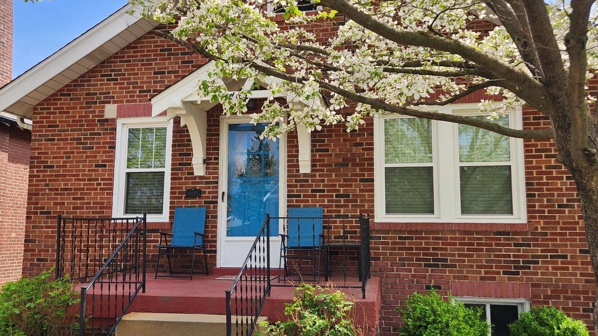 Lindenwood Park House | Comfortable home in lovely Lindenwood Park neighborhood with all the amenities.