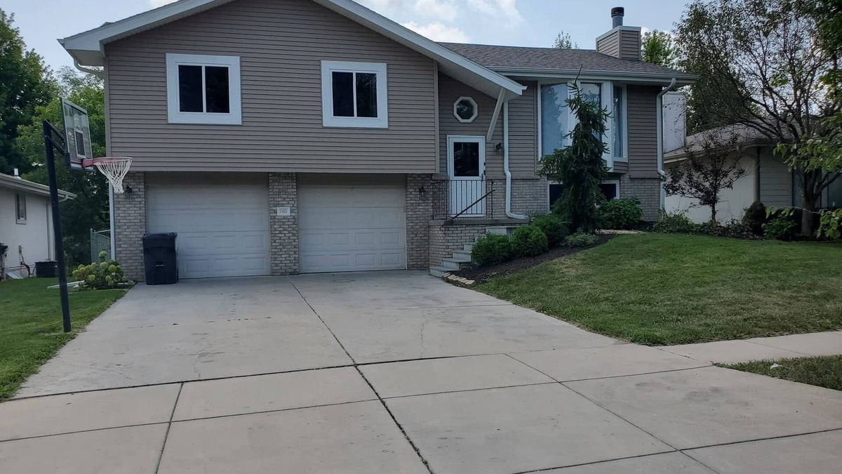 Lincoln House | Comfortable home in SW Lincoln. Close to downtown! Self Check In, sleeps 8