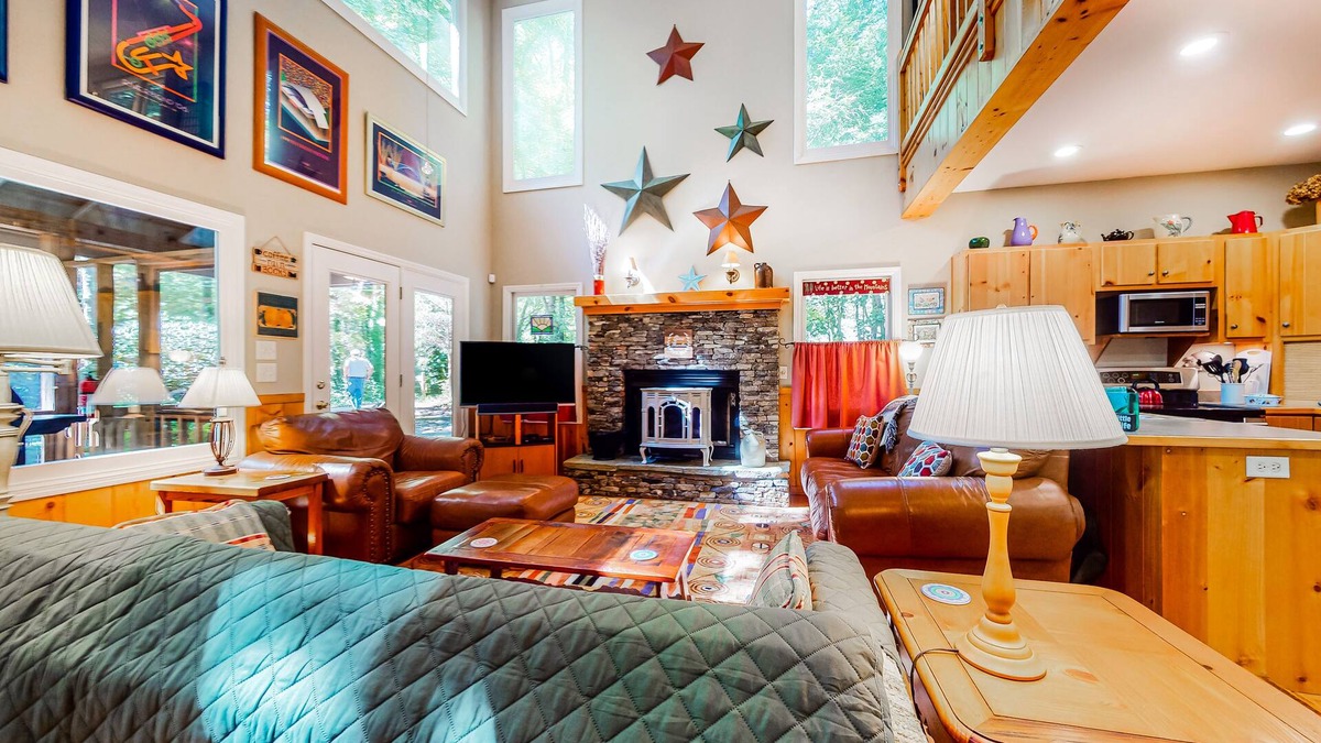 Clayton Cabin | Comfortable home with high-speed WiFi, private washer/dryer, and central AC