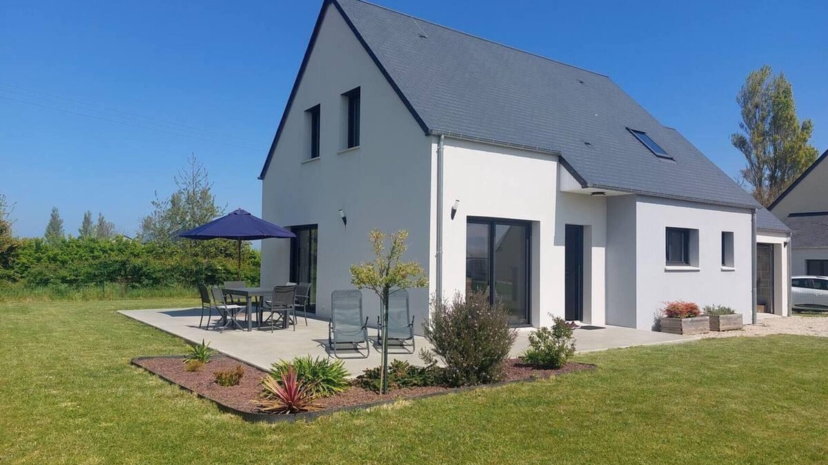 Reville Cottage | Comfortable house in Réville, pets allowed, bikes included