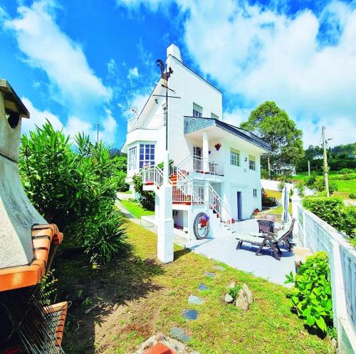 Faro House | Comfortable house with sea view in Viveiro, 200 m²