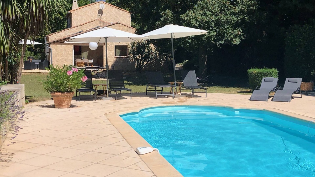 Saint-Maximin-la-Sainte-Baume Villa | Comfortable house with swimming pool and private tennis court in the heart of the green provence