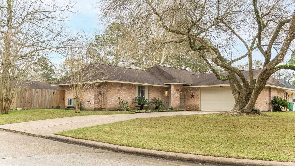 Kingwood House | Comfortable Houston 3 bedroom home ,15 minutes from IAH
