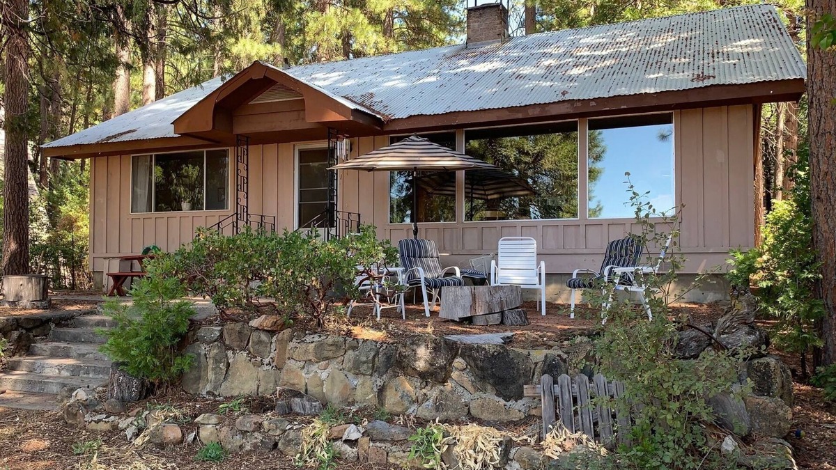 East Shore House | Comfortable Lakefront Home with Magnificent Views