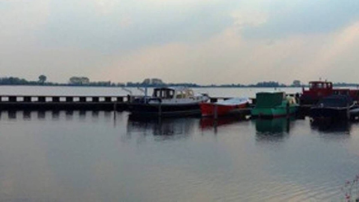 Groenlandsekade Apartment | Comfortable lakeside apartment near Amsterdam (27a)