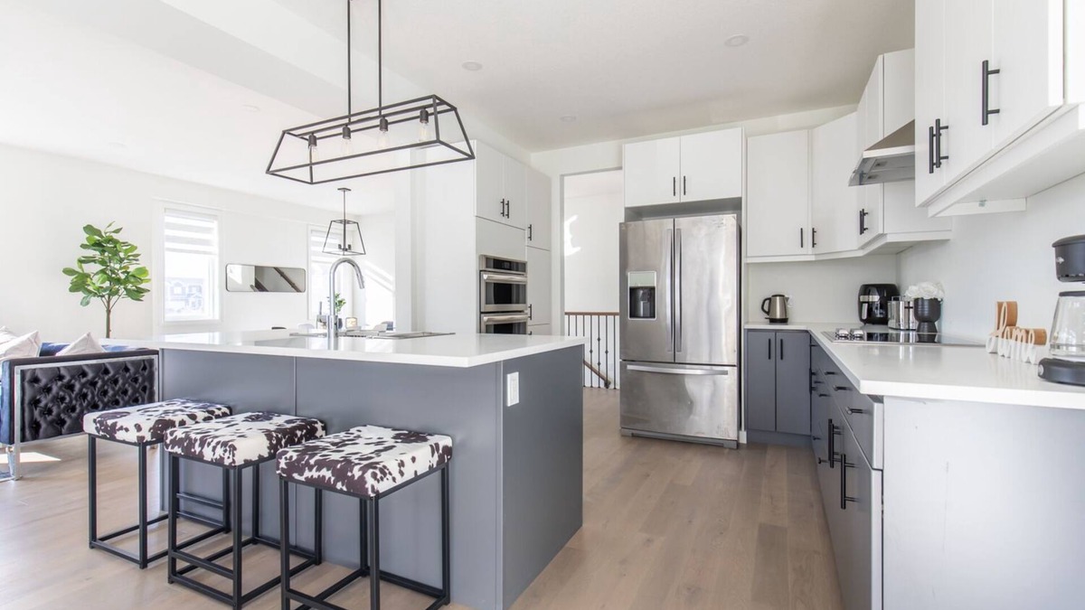 London House | Comfortable Lux | Sleeps 10 | PingPong, Cozy Family Movie Room
