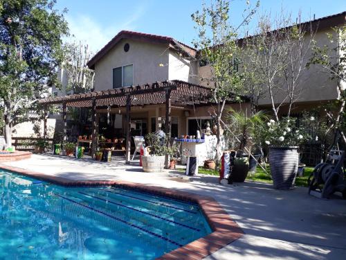 Northridge House | Comfortable Luxury Studio