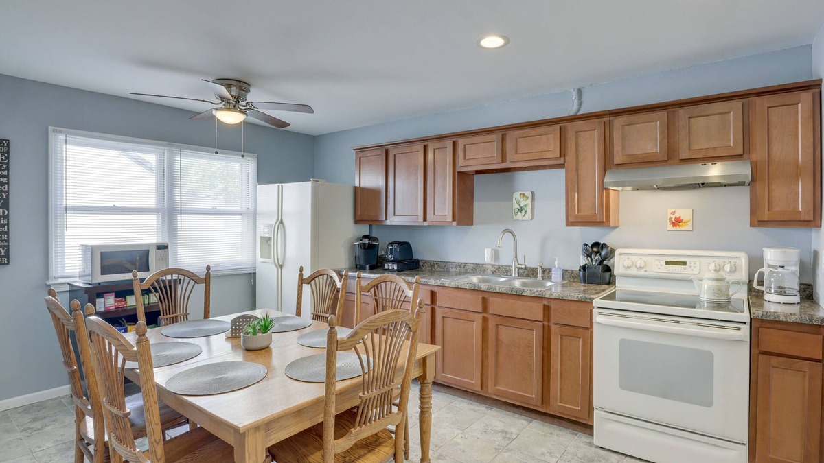 Milwaukee House | Comfortable Milwaukee Abode ~ 10 Mi to Downtown!