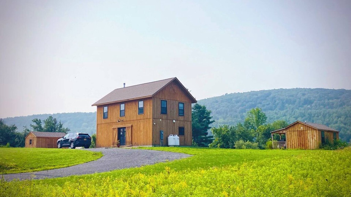 Gallupville House | Comfortable Modern Barn House in Peaceful Setting