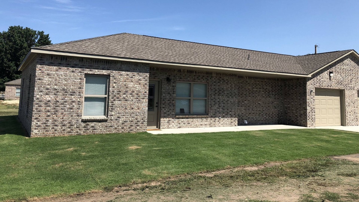 Pryor House | Comfortable Modern Duplex for Business or R&R