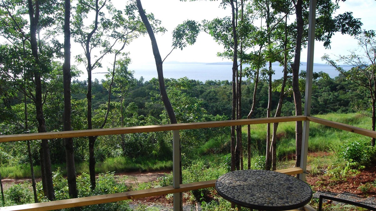 Torio Apartment | Comfortable, modern jungle retreat with a miraculous view
