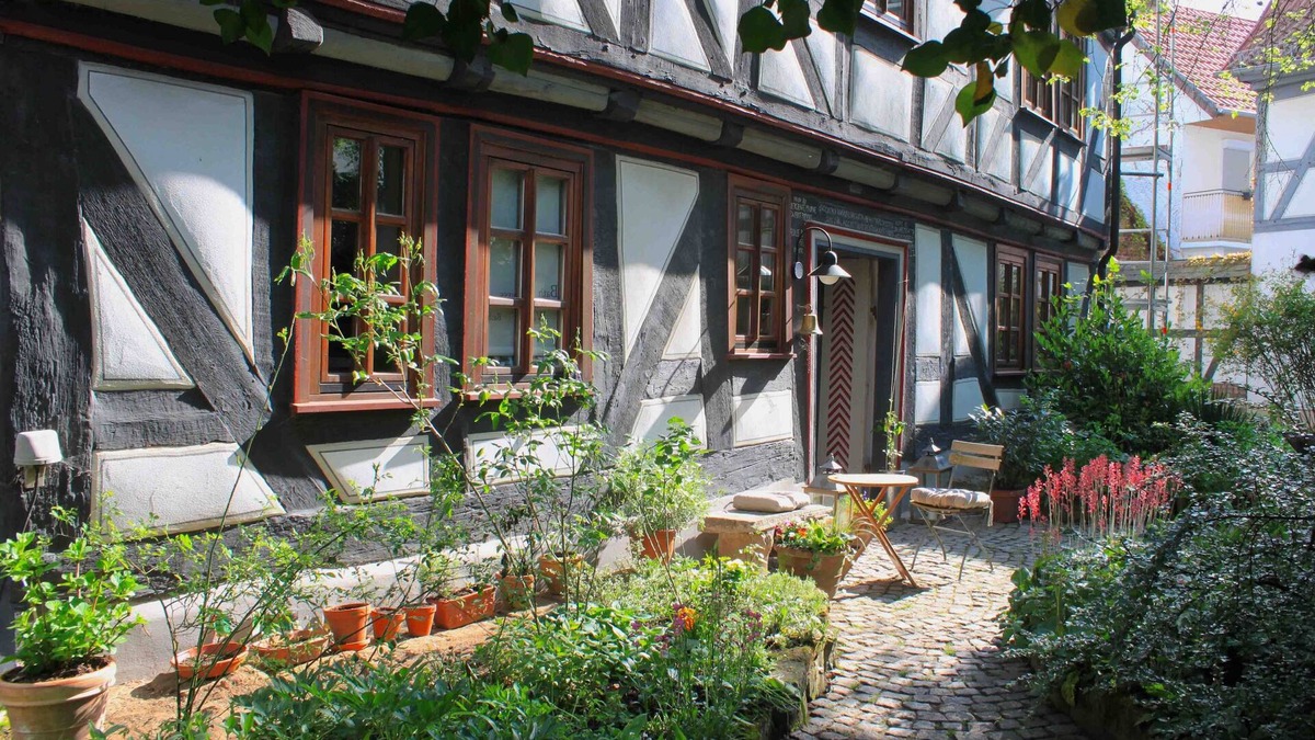 Gudensberg Apartment | Comfortable & modern Staying in the half timbered ambience of the Old Parish Gudensberg