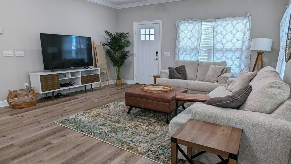 Panama City House | Comfortable, modern, spacious, pet-friendly home