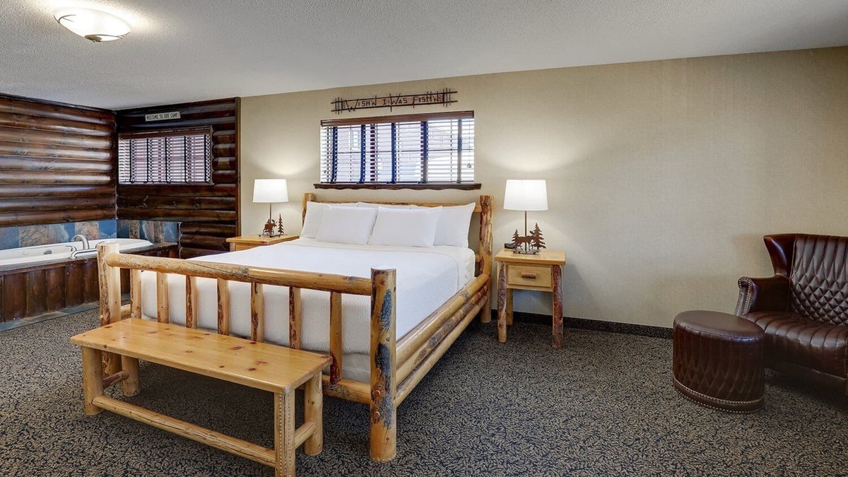 Moline Hotel | Comfortable Moline Accommodation! Family Fun by The River | 2 Units