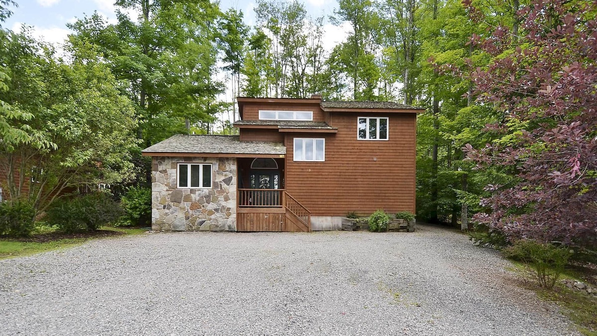 Timberline House | Comfortable mountain home is a short walk to the Timberline Trails!
