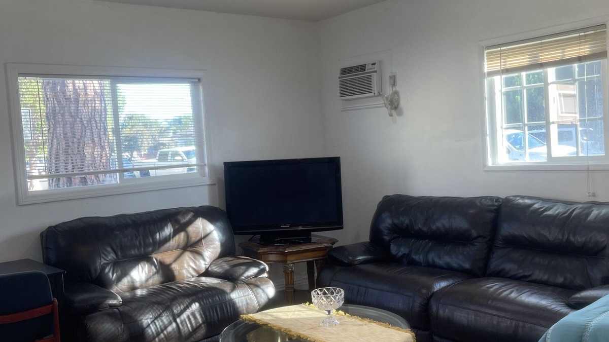 Anaheim Colony Historic District Apartment | Comfortable nice big studio. With full kitchen