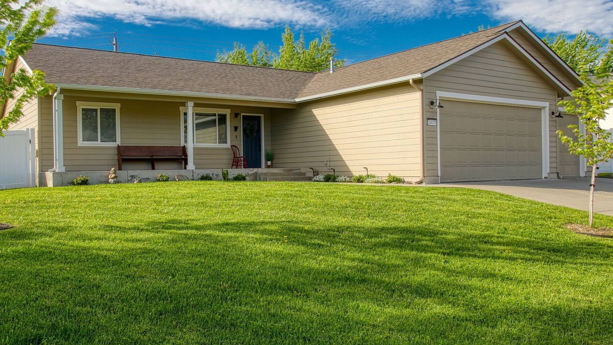 Rathdrum House | Comfortable North Idaho home has everything you need, including a game room!