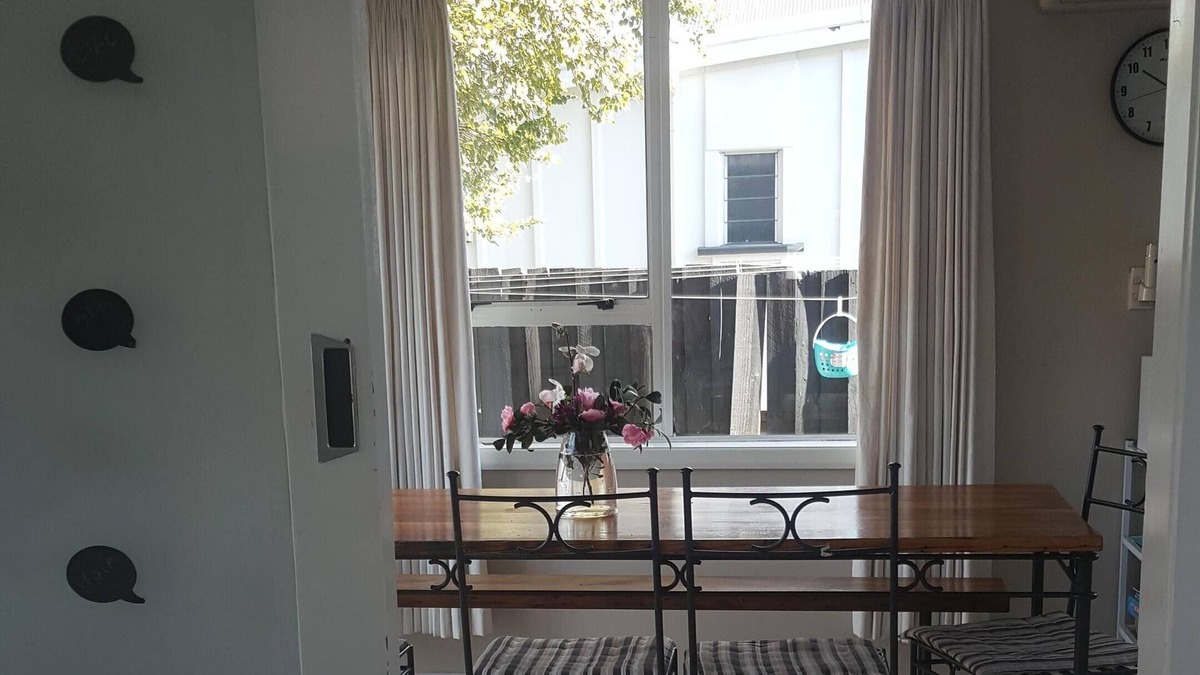 Christchurch House | Comfortable Family Friendly HOLIDAY BACH