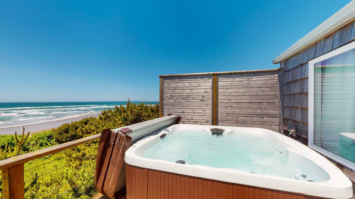 Edgewater Shores Cottage | Comfortable Oceanfront Getaway w/Easy Beach Access and Ocean Views - Dogs OK