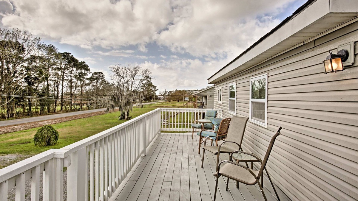 Theriot Apartment | Comfortable One Bedroom Apartment On 70 Acres south of Houma near Falgout Canal