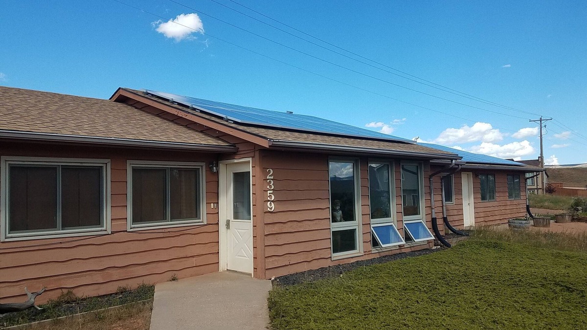Laramie House | Comfortable Passive-Solar 3-Bedroom Earth-Bearmed House In Quiet Area Near U.W.