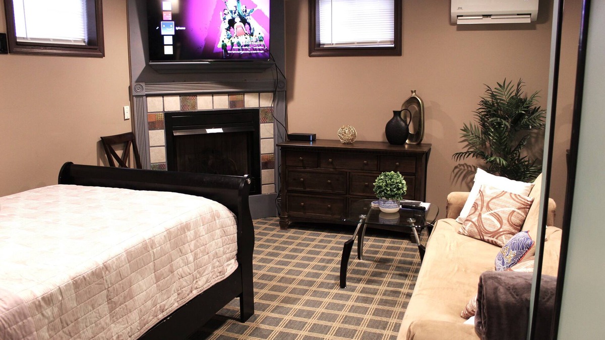 Wildwood Condo | Comfortable private unit with hot tub and free parking