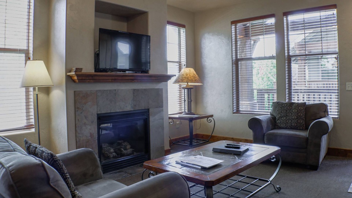 Kimball Junction Condo | Comfortable Redstone Condo, Short Drive to Ski Lifts! 5459 Hiking Golf Nearby!