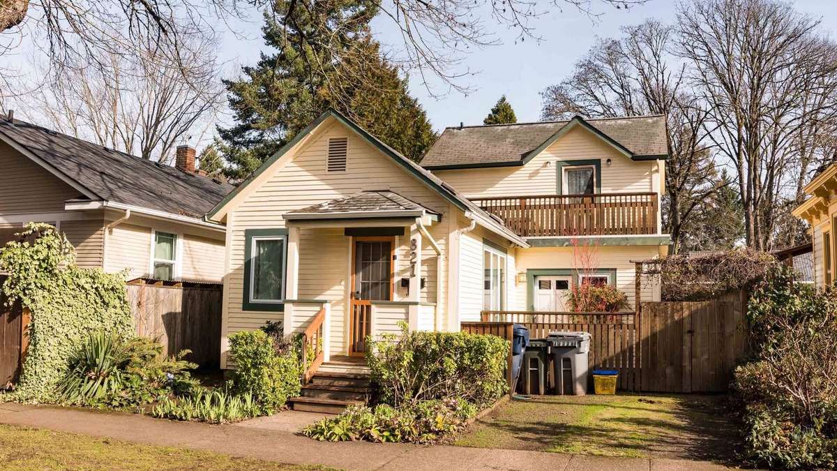 West Eugene House | Comfortable renovated cottage from 1910 - easy access to everything