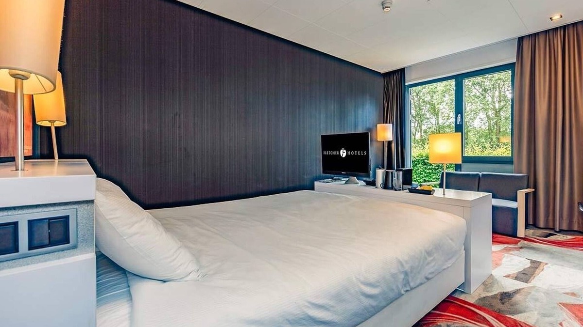 Uden Hotel | Comfortable Room Near De Maashorst and Playground Parking Provided