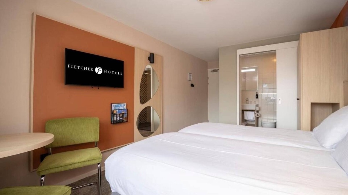 Dwingeloo Hotel | Comfortable Room – Perfect for Family Getaway in Dwingeloo! Free Parking!