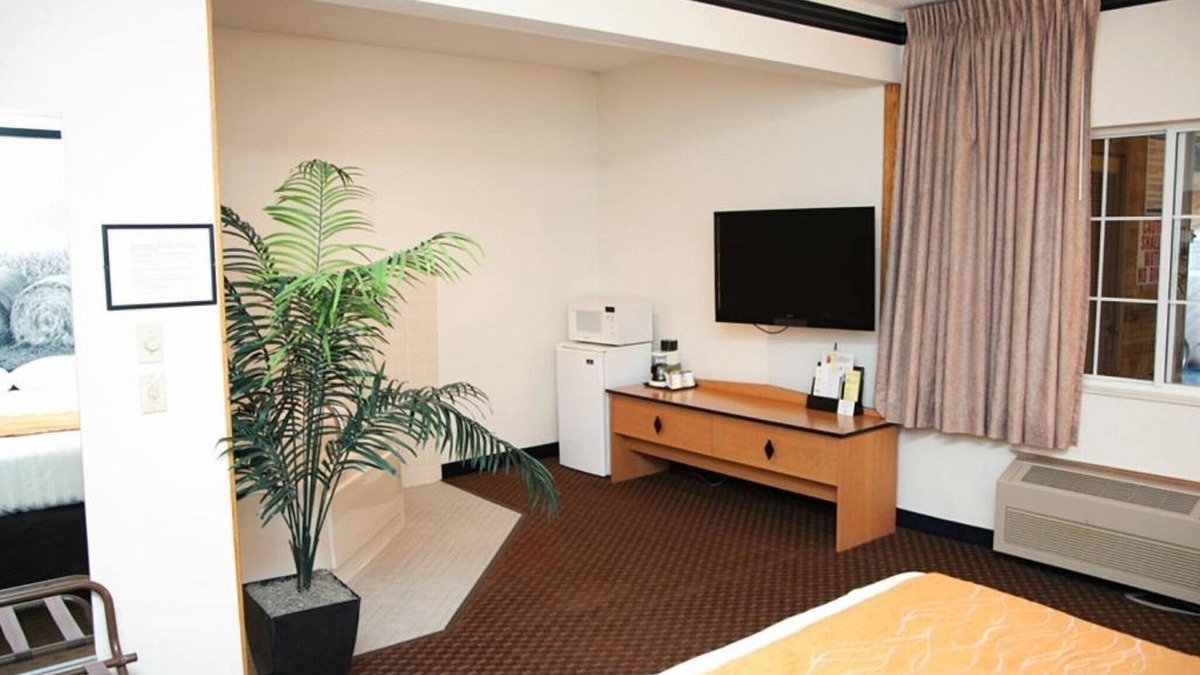 Atlantic Hotel | Comfortable Room w/Kitchette, BBQ Grill, and Complimentary Breakfast