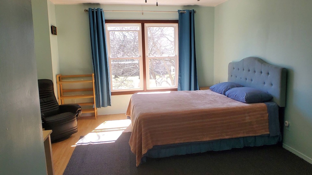 Bloomington Bed & Breakfast | Comfortable room within 15 minutes of driving from IU