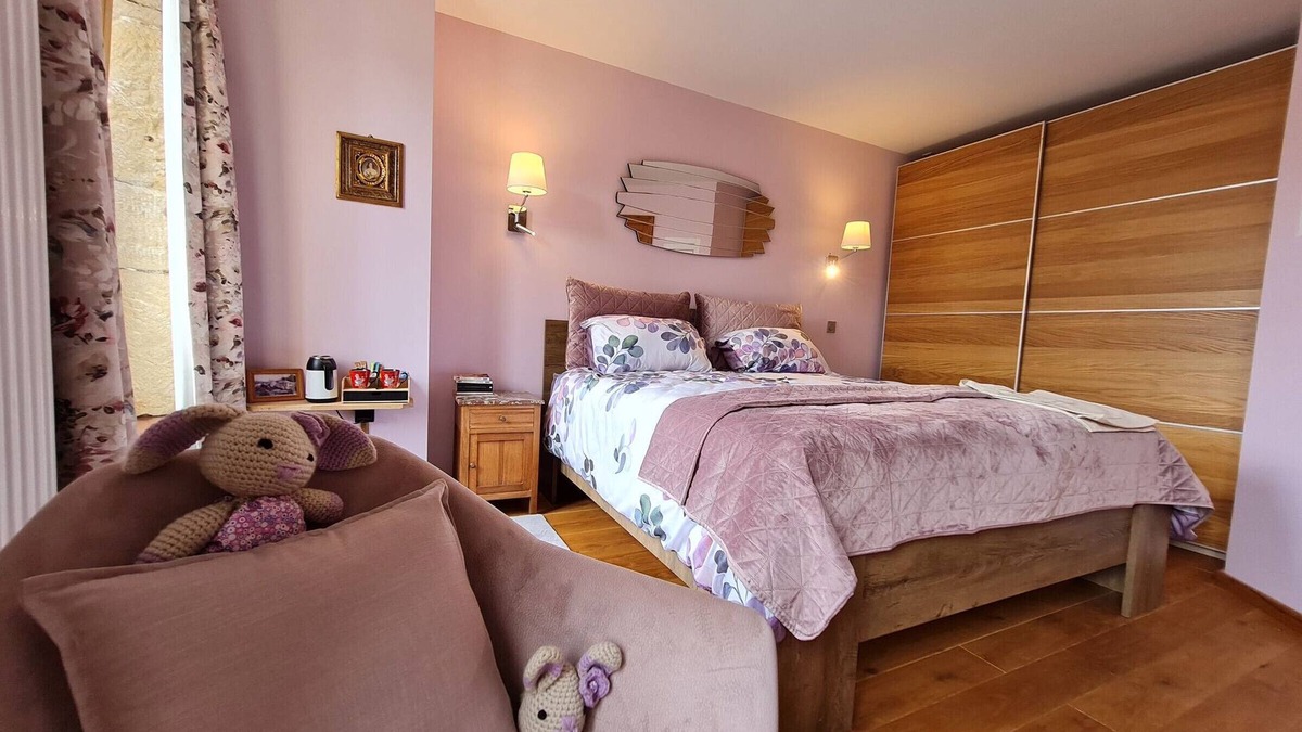 Pierrepont Bed & Breakfast | Comfortable room with private bathroom