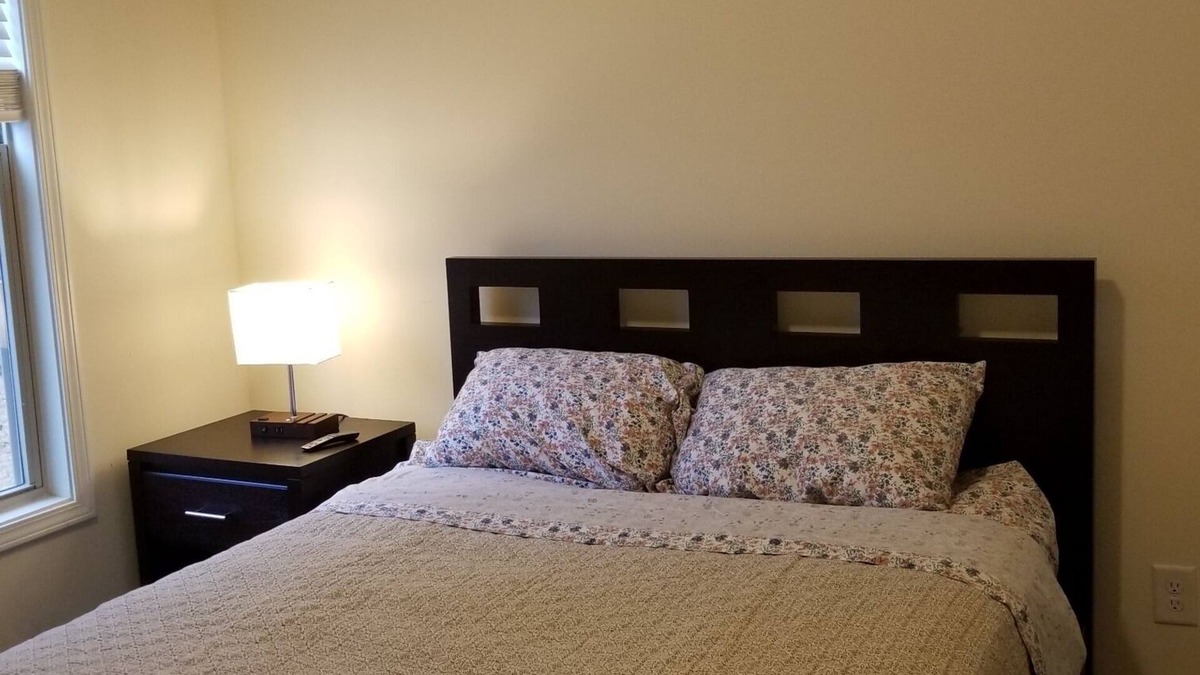 Tucker House | Comfortable rooms in a house- close to downtown Atlanta and hws (I-85 and I-285)