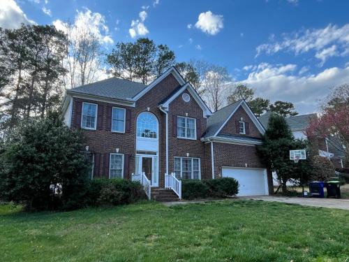 Chapel Hill House | Comfortable Rooms in A Single Family House in Chapel Hill near UNC Duke RTP