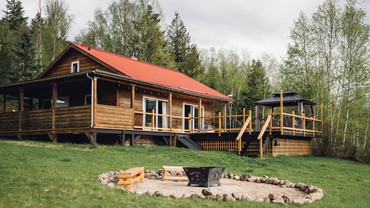 Clearwater Other | Comfortable rustic cabin right next to Wells Gray Park