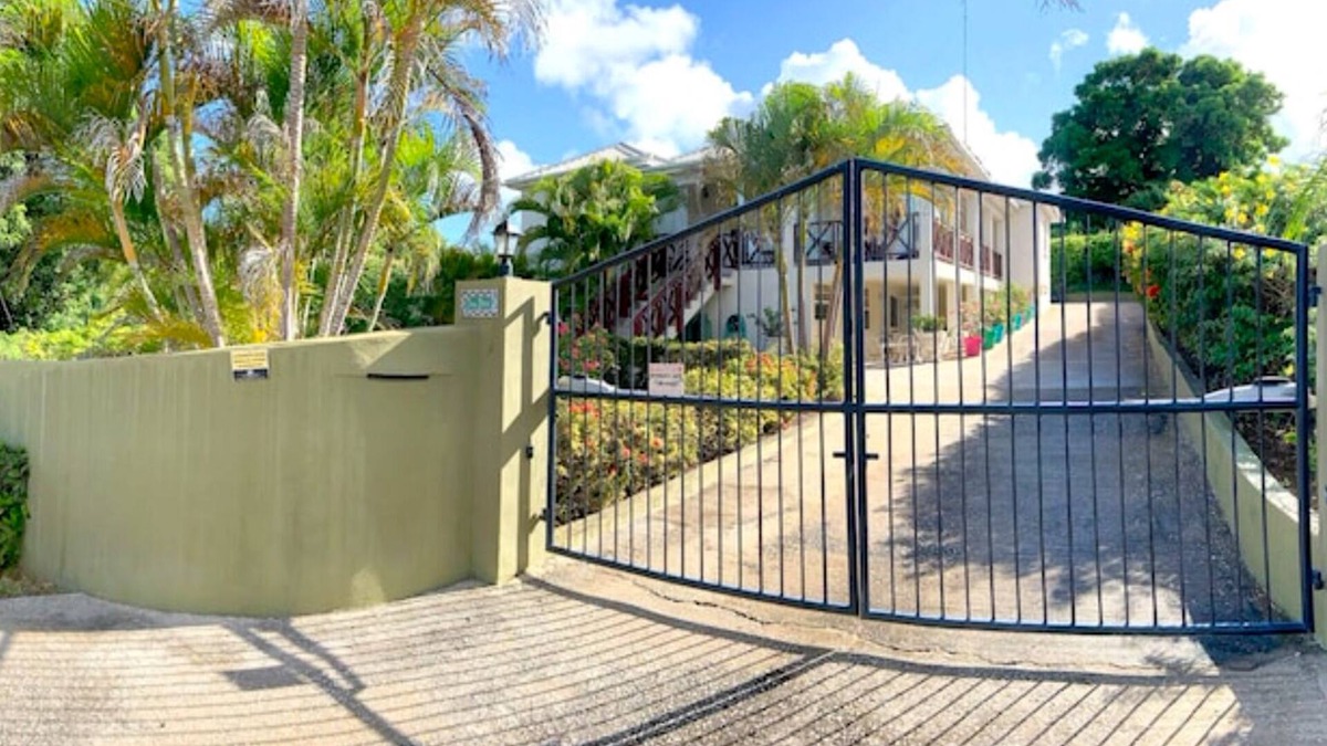 Merlin Bay Villa | Comfortable, safe, breezy apartment set in gated garden, near Holetown & beaches