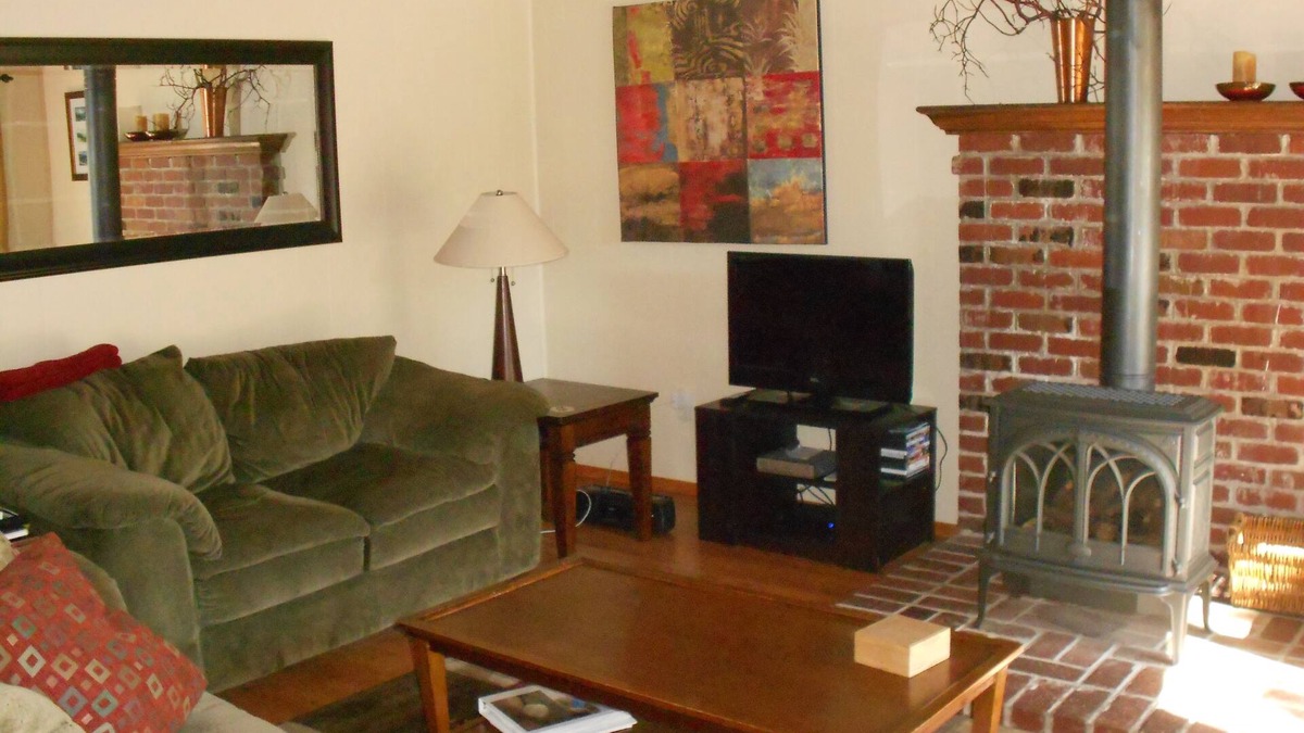 North Upper Truckee House | Comfortable, Spacious, Pet-Friendly HomenLocated close to all the best of Tahoe