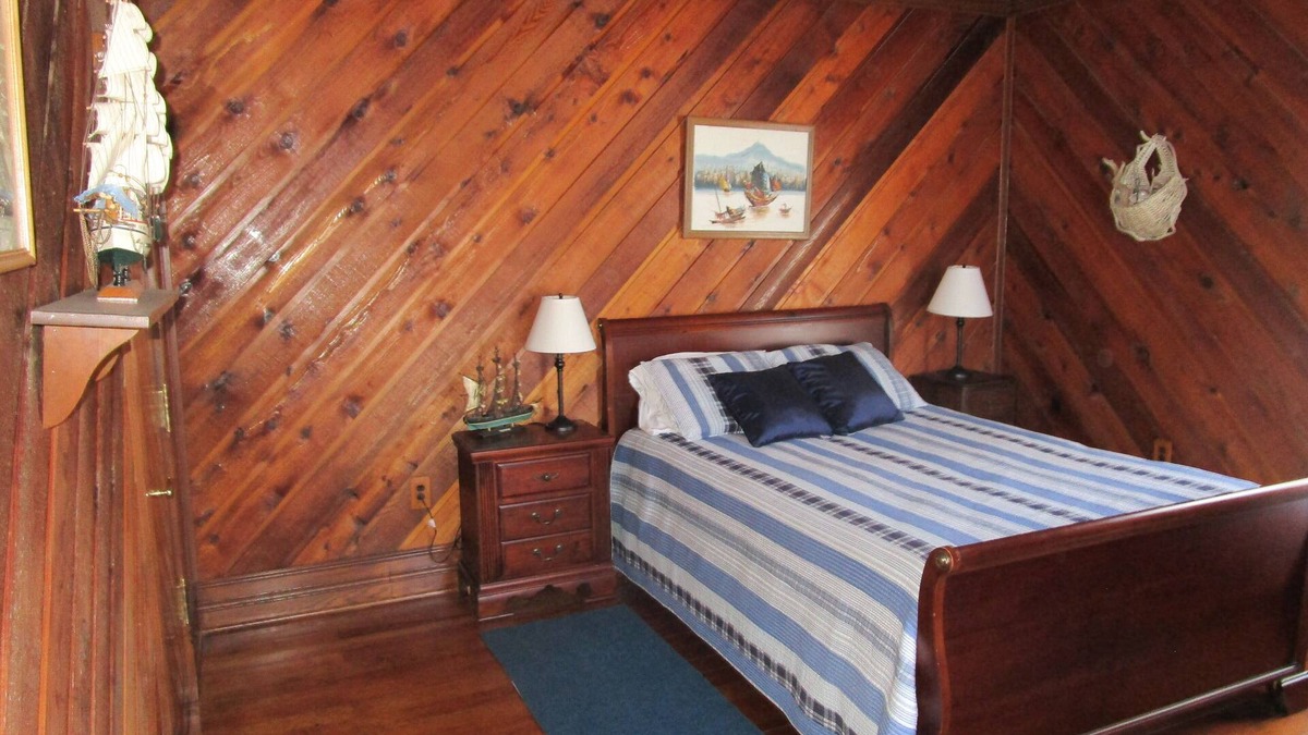 Bristol House | Comfortable spacious vacation get away. Four fireplaces, front porch and patio.