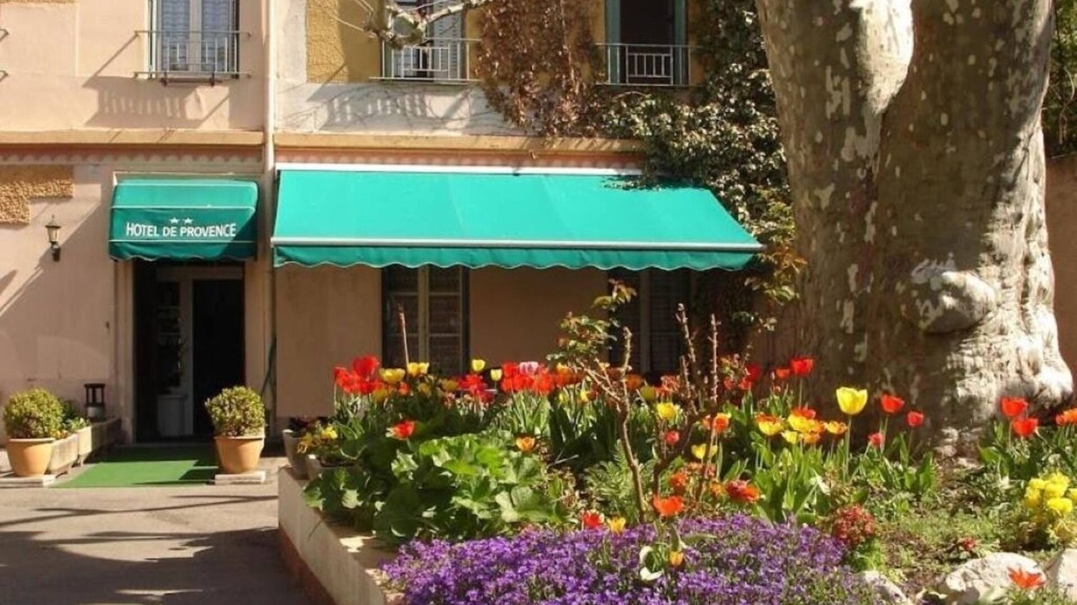 Digne-les-Bains Hotel | Comfortable Stay with Free Parking! Close to Terain de pétanque
