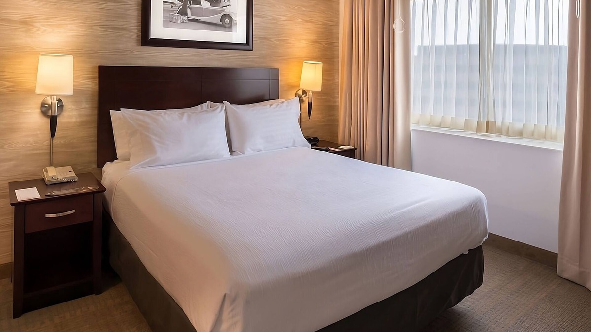 O'Hare Hotel | Comfortable Stay, Convenient Location! With Complimentary Airport Shuttle!