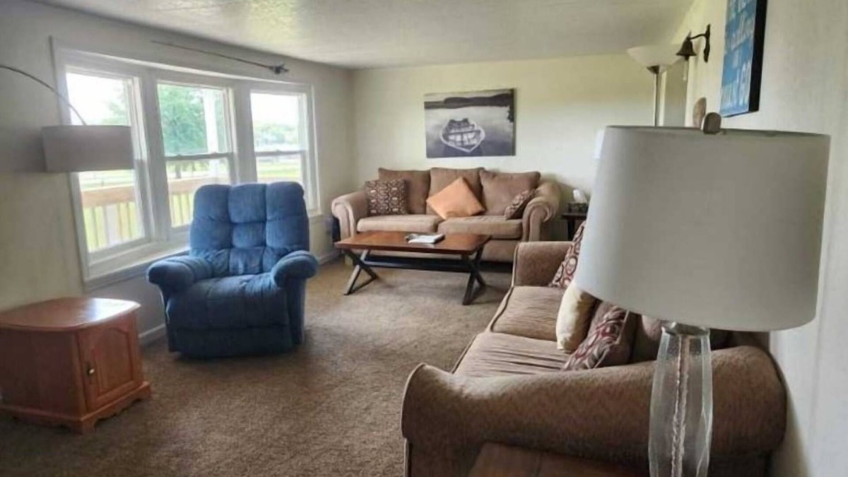 Warsaw Hotel | Comfortable Stay in Aprtment w/Pool Access, Community Fire Pit, and Lake Access