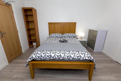 Shirley House | Comfortable stay in Shirley, Solihull - Room-2